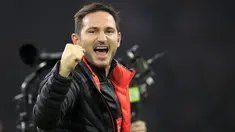 Pelatih Chelsea, Frank Lampard merayakan kemenangan setelah pertandingan melawan Ajax pada pertandingan lanjutan Grup H Liga Champions di Johan Cruyff Arena, Amsterdam, Belanda (23/10/2019). Chelsea menang tipis atas Ajax 0-1. (AP Photo/Peter Dejong)