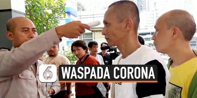VIDEO: Waspada Corona, Pengunjung Polda Metro Jaya Dicek Suhu Tubuh