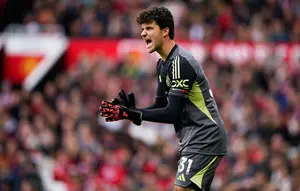 Manchester United Diminta Cari Kiper Baru, Senne Lammens Dianggap Belum Cukup