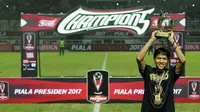 Adam Alis terpilih sebagai Pemain Terbaik Piala Presiden 2017. (Liputan6.com/Helmi Fithriansyah)