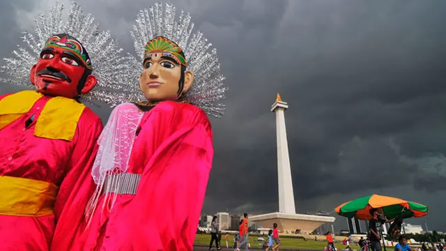 Tugu Monas Dibersihkan