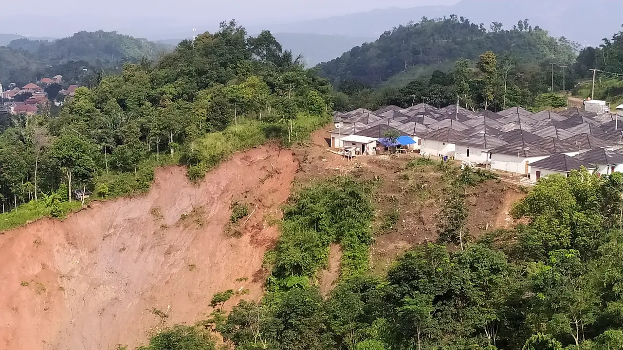 Tanah longsor di Bogor (Liputan6.com/ Achmad Sudarno)
