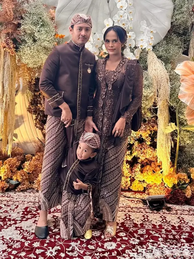 Tampilan Dua Kakak Ipar Mahalini dan Putri Delina Adik Rizky Febian saat Acara 7 Bulanan.