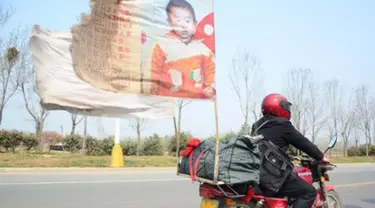 Media sosial China tengah dihebohkan dengan kisah seorang ayah bernama Guo Gantang yang telah menghabiskan waktu 18 tahun di jalanan untuk mencari anaknya yang hilang.