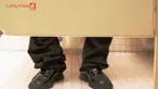 Saat duduk maupun jongkok di toilet untuk buang air besar (BAB) baiknya maksimal hanya 15 menit saja. Jika terlalu lama malah bisa membahayakan pembuluh darah di sekitar anus.