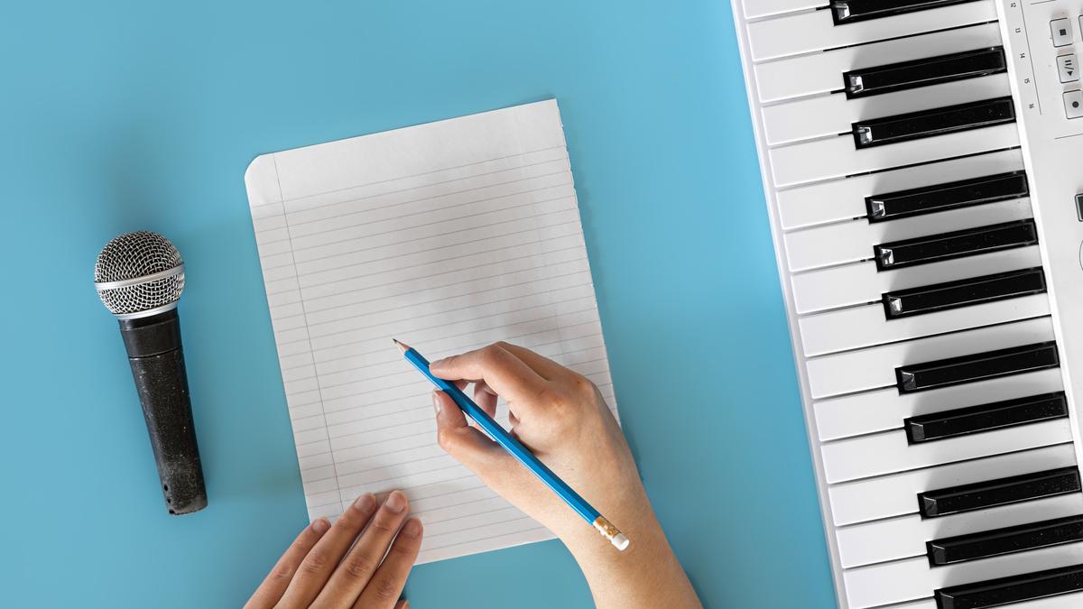 Mendalami Separuh Nafas Lirik, Kisah Emosional Lagu Ikonik Dewa 19