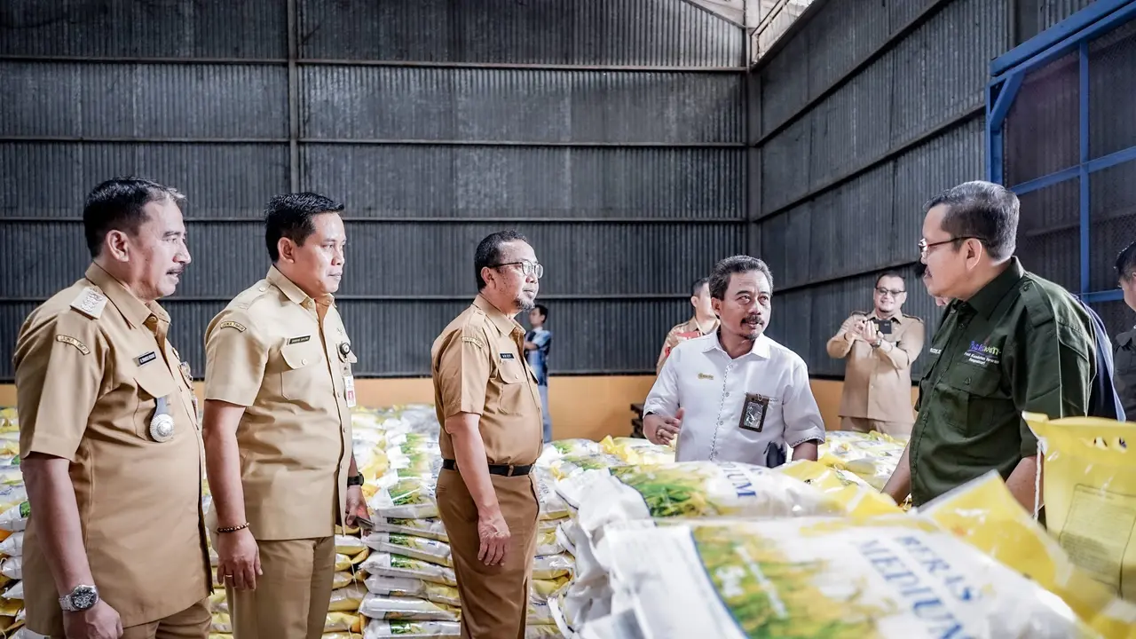 Dinas Perindustrian dan Perdagangan Jember sidak kebutuhan pokok di sejumlah  distributor di Jember. (Istimewa)