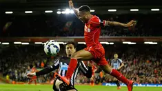 Duel panas terjadi di laga Liga Premier Inggris antara Liverpool dengan Newcastle United di Anfield Stadium, Inggris, Senin (13/5/2015). Liverpool menang 2-0 atas Newcastle United. (Reuters/Andrew Yates)