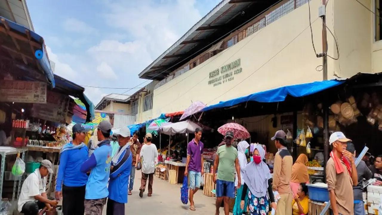 Terobosan Pasar Cirebon Saat Physical Distancing Covid-19