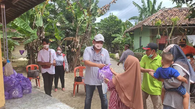 Korban Banjir Dapat Bantuan Sembako. (Senin, 14/03/2022). (Dokumentasi PAPDI Banten).
