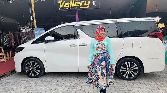 Ingin Berhijab dan Berhenti Jadi Penyanyi, Ini 7 Pesona Via Vallen saat Pakai Jilbab