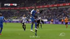 Mbwana Samatta mencetak dua gol untuk membawa Genk meraih kemenangan telak dengan skor 4-1 atas Sporting Charleroi di laga Liga Be...