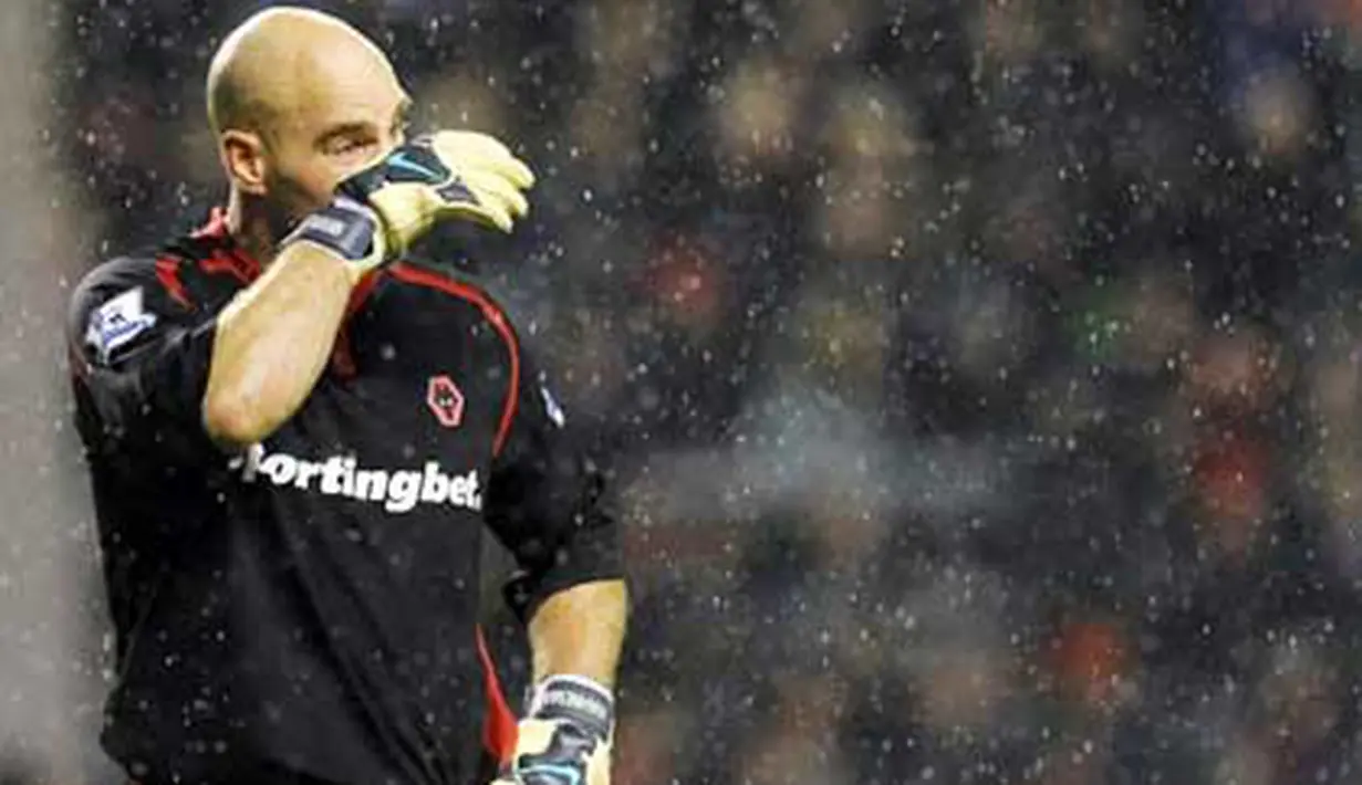 Ekspresi kiper Wolverhampton Wanderer asal AS Marcus Hahnemann setelah gawangnya kebobolan di laga lanjutan EPL melawan Liverpool di Anfield Stadium, 26 Desember 2009. AFP PHOTO / PAUL ELLIS