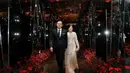 Masih dari resepsi pernikahan Chelsea islan, kali ini gaun Annisa Yudhoyono juga mendapat sorotan dari netizen karena memakai baju yang mirip dengan pengantin perempuan [@agusyudhoyono]