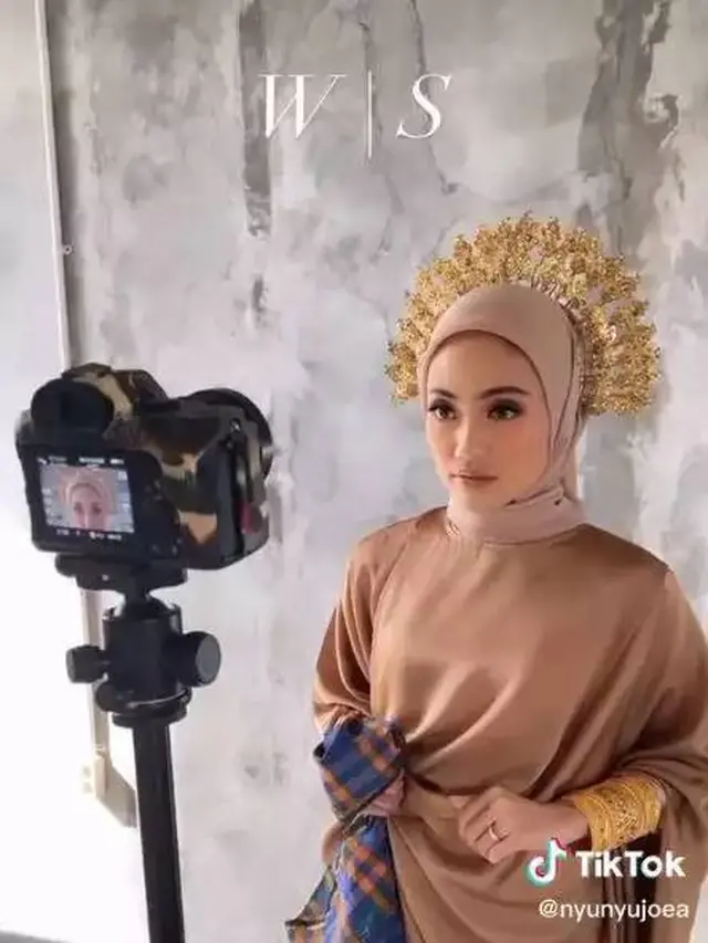 7 Prewedding Wafda Saifan dan Kekasih yang Seorang Dokter Ini Curi Perhatian