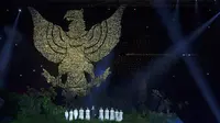 Lambang Garuda raksasa menghiasi upacara pembukaan Asian Games di SUGBK, Jakarta, Sabtu, (18/8/2018).  Indonesia mengikutsertakan total 938 atlet, 365 ofisial dalam Asian Games 2018. (Bola.com/Vitalis Yogi Trisna)
