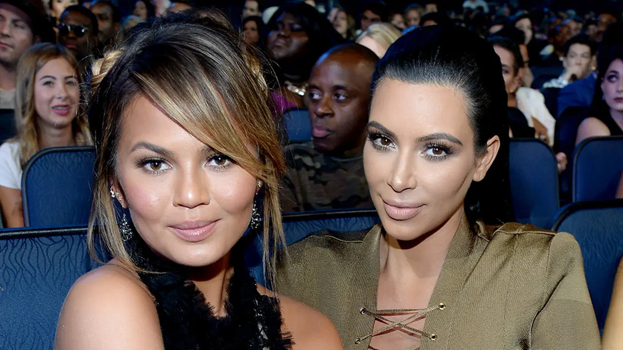 Chrissy Teigen dan Kim Kardashian