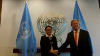 Menlu RI Retno Marsudi bersama dengan Sekjen PBB Antonio Guterres di Markas Besar PBB di New York (sumber: Kemlu RI)