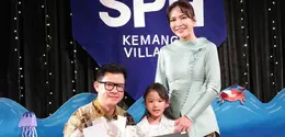Shandy Aulia Saat Hadiri Kelulusan TK Sang Putri. [@shandyaulia]