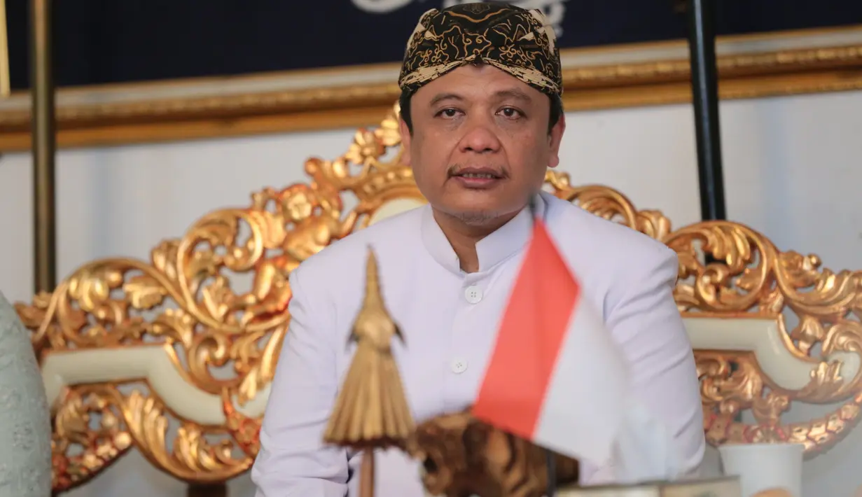 "Biar segar terus," ujar Sultan Arief sambil tersenyum. (Adrian Putra/Bintang.com)