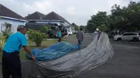 Balon udara mengganggu penerbangan hingga mengancam keselamatan penumpang pesawat. (Liputan6.com/Switzy Sabandar)