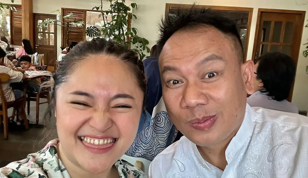 Marshanda melihat bahwa Vicky merupakan seorang penghibur sejati. Sehingga, ia banyak belajar dari dia dengan cara pandangnya yang terbuka. [Instagram/marshanda99]