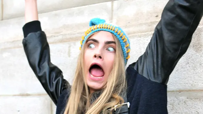 Muka Kocak Abis si Model Cantik Cara Delevingne