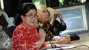 Menkes, Nila F Moeloek memberikan keterangan kepada wartawan terkait perkembangan vaksin palsu di Kemenkes, Jakarta, Selasa (19/7). Menurut Menkes Nila F Moeloek pemberian vaksin ulang tidak akan berdampak apapun. (Liputan6.com/Helmi Afandi)