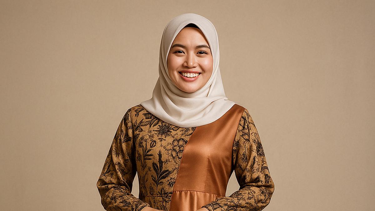 8 Model Gamis Batik Kombinasi Satin Mengkilap, Bikin Penampilanmu Mewah dan Elegan
