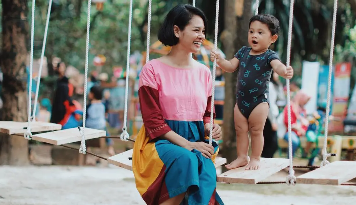 Punya peran baru menjadi seorang ibu bagi Andien Aisyah adalah hal yang paling menyenangkan. Bersama dengan Anaku Askara Biru atau akrab disapa Kawa, Andien selalu habiskan waktu di waktu luangnya. (Instagram/andienaisyah)