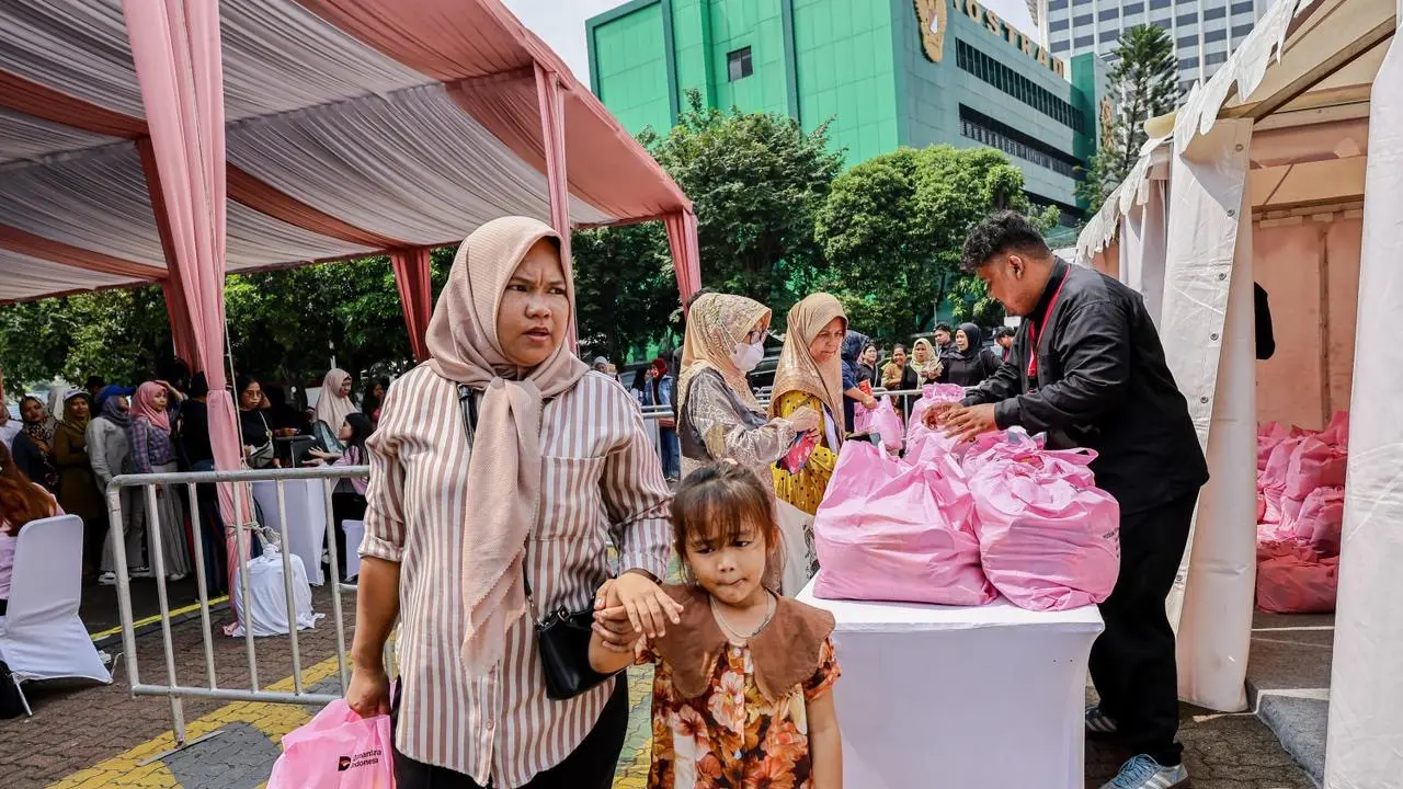 Pertamina Salurkan 118 Ribu Paket Sembako, Perkuat Ketahanan Ekonomi Keluarga pada Momentum Hari Kartini
