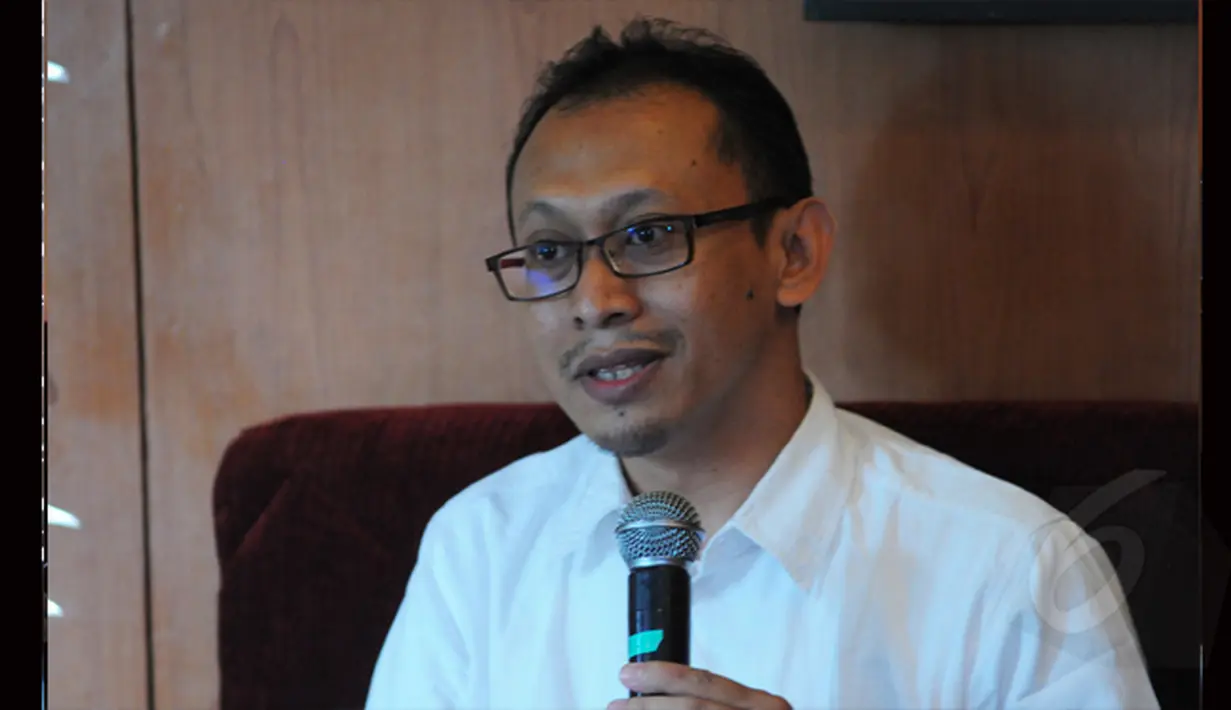 Salah satu pembicara memberikan tanggapannya terkait penunjukkan Komjen Pol Budi Gunawan sebagai Kapolri pada diskusi bertajuk 'Pak Jokowi, Rakyat Bersamamu Jika..' , Jakarta, Sabtu (17/1/2015). (Liputan6.com/Faisal R Syam)