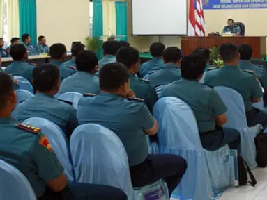 Citizen6, Surabaya:  Asops Kasal Laksamana Muda TNI Hari Bowo, dalam amanatnya yang dibacakan Kasarmatim Laksamana Pertama TNI Joko Teguh Wahojo selaku Irup menyampaikan bahwa dengan semangat dan dedikasi yang tinggi. (Pengirim: Marinir)