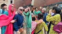 Viral WNI Traveling ke Pakistan Dikerubuti Warga Lokal Minta Foto, Berasa Seleb (TikTok/ery.kavindra)