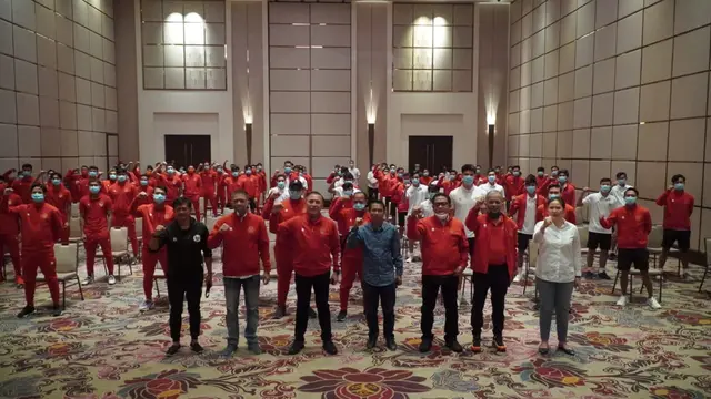 Ketua PSSI, Mochamad Iriawan, memberikan motivasi kepada skuad Timnas Indonesia dan U-19 di Hotel Fairmont, Jakarta, Kamis (6/8/2020).