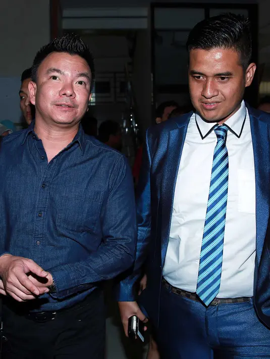 Jerry Aurum bersama pengacaranya, Sudharmono. Dikatakan oleh pengacara Jerry bahwa pernikahan keduanya sudah tak memiliki persamaan visi dan misi. Itulah yang menjadi alasan keduanya ingin mengakhiri biduk rumah tangga. (Deki Prayoga/Bintang.com)