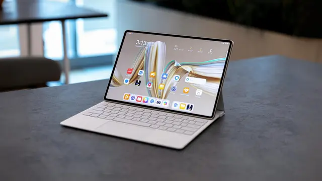 HUAWEI MatePad Pro 12.2 Inch, Lebih Dari Sekadar Laptop yang Siap Tingkatkan Kreativitas dan Produktivitas (Weber Shandwick/HUAWEI Indonesia)