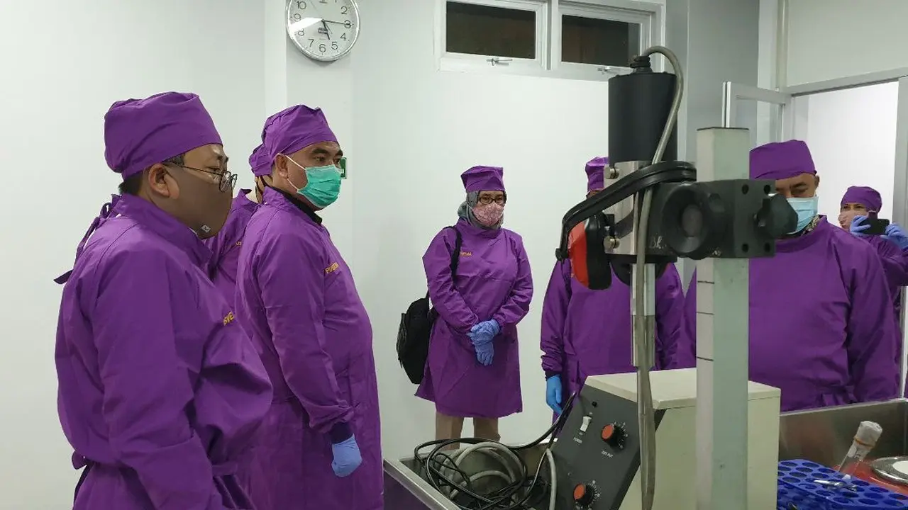 Dirjen Peternakan dan Kesehatan Hewan Kementan Nasrullah melakukan kunjungan kerja ke Pusat Veteriner Farma (Pusvetma). (Dok Kementan)