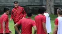 Pelati Bali United, Stefano Teco, saat sesi latian di lapangan Tri Sakti, Denpasar. (Bola.com/Maheswara Putra)
