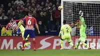 Diego Costa membobol gawang Barcelona. (AFP/Javier Soriano)