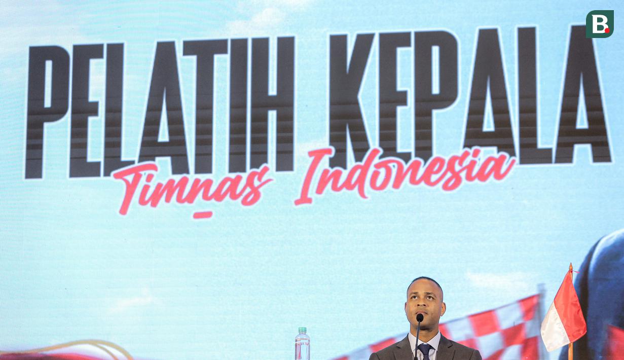Pelatih kepala baru Timnas Indonesia, Patrick Kluivert saat acara konferensi pers mengenai perkenalan pelatih baru Timnas Indonesia di Hotel Mulia, Senayan, Jakarta, Minggu (12/01/2025). (Bola.com/Bagaskara Lazuardi)