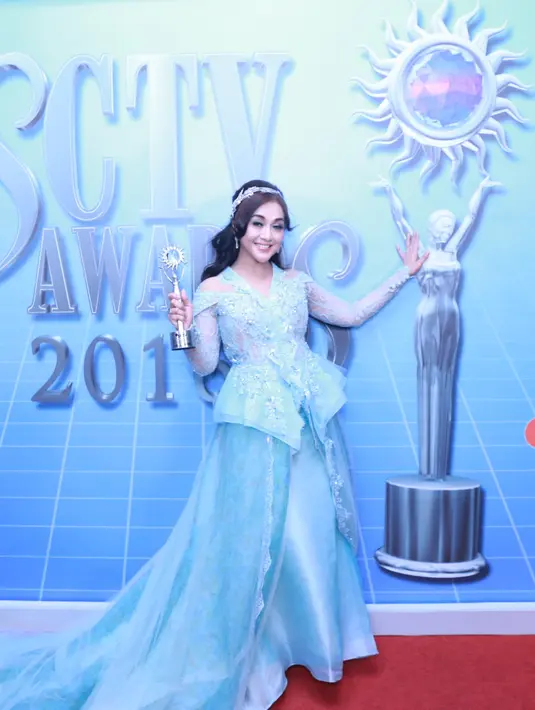 "Alhamdulillah saya nggak mau berandai-andai yang muluk, saya melalukan yang terbaik dan ingin mengajarkan yang terbaik untuk adik-adik. Ternyata masih dibutuhkan di dunia ini, Alhamdulillah," pungkasnya. (Adrian Putra/Bintang.com)