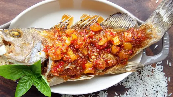 Ikan goreng sambal asam pedas manis/copyright Food Republic