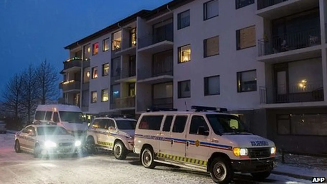 polisi-islandia-131203-b.jpg