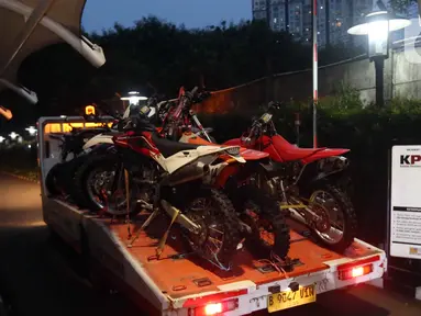 Beberapa motor sitaan hasil Operasi Tangkap Tangan (OTT) yang menjerat Kepala Kantor Imigrasi Jakarta Barat tiba di Gedung Merah Putih Komisi Pemberantasan Korupsi (KPK), Jakarta, Rabu (3/6/2026). (Liputan6.com/Helmi Fithriansyah)