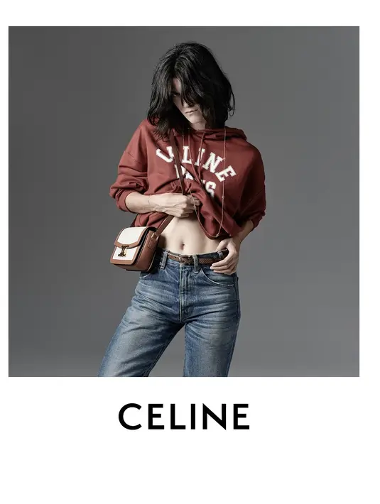 Triomphe Link mewujudkan keseimbangan sempurna dari warisan brand dan semangat kontemporer baru. (dok/Celine).