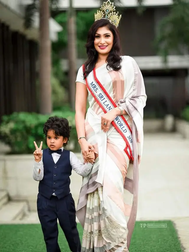 Potret Pushpika De Silva Mrs Sri Lanka World 2021. (Sumber: Instagram/pushpika_desilva)