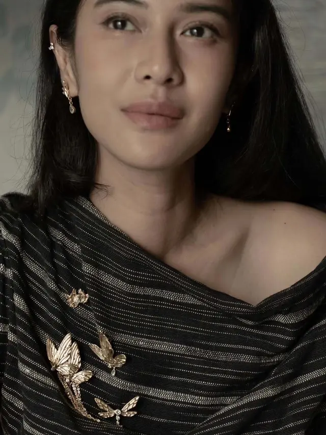 Gaya Dian Sastro dengan Bros