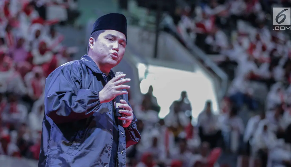 Ketua Tim Kampanye Nasional (TKN) Erick Thohir memberi sambutan dalam deklarasi dukungan Arus Baru Muslimah terhadap capres-cawapres nomor urut 01 Joko Widodo dan Ma'ruf Amin di Istora Senayan,  Jakarta, Minggu (24/2). (Liputan6.com/Faizal Fanani)