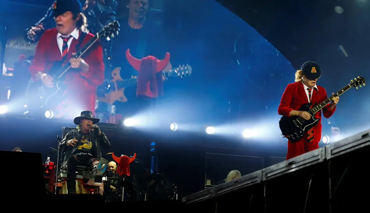 Penampilan Memukau Axl Rose Jadi Vokalis AC/DC di Spanyol - Foto ...